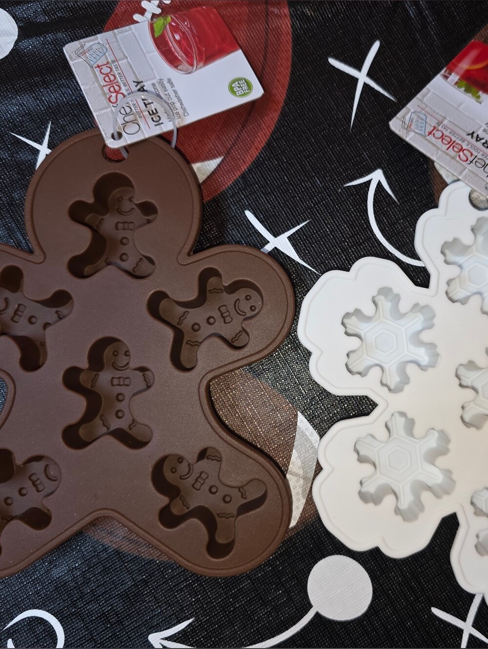 Chef Select Christmas silicone mold/ice tray set 2pc - brown gingerbread & white